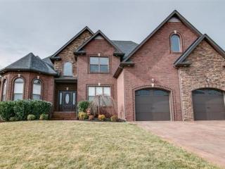 1524 Edgewater Ln, Clarksville, TN 37043-1546