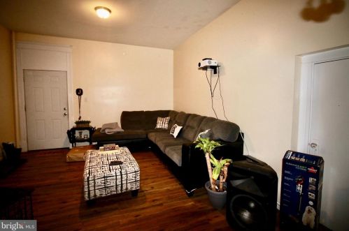 228 Emerald St, Harrisburg, PA 17110-1012