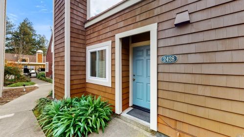 2428 Lakeview Dr, Santa Rosa, CA 95405-8661