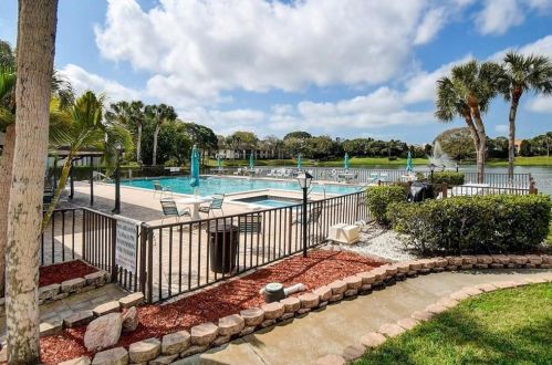 1871 Pine Ridge Way, Palm Harbor FL  34684-2179 exterior