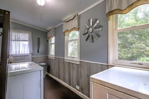 1 Hunters Ln, Ansonia CT  06401-2022 exterior