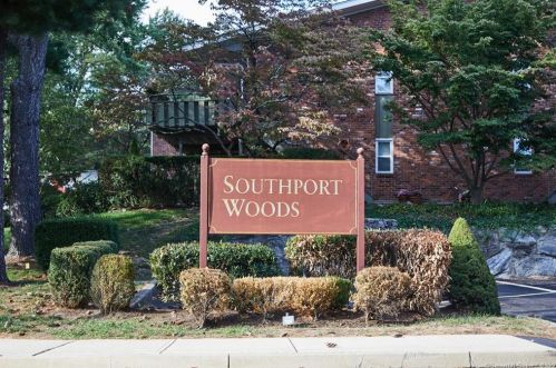 86 Southport Woods Dr, Southport, CT 06890-1158