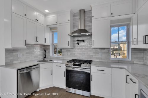 1217 Niihau Dr, Lacey NJ  08731-4702 exterior