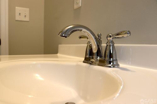 212 Freeman St, Woodbridge NJ  07095-3128 exterior