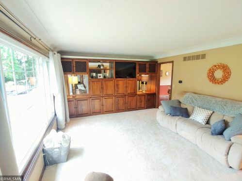5827 Glenview Ln, Saint Cloud, MN 56303-0603