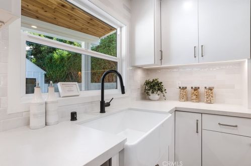 6464 Firmament Ave, Van Nuys CA  91406-6218 exterior