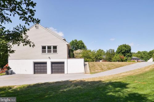 239 Hawkes Ct, Hockessin DE  19707-1351 exterior