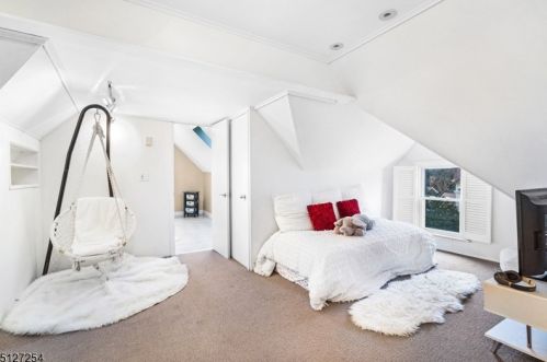 303 Prospect St, Westfield NJ 07090-4242 exterior