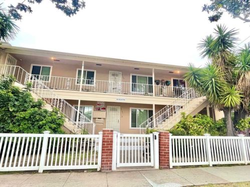 2753 Monroe St, Long Beach, CA 90810-1326