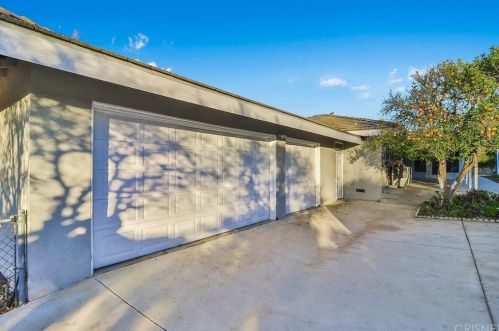 1229 Carmel Dr, Simi Valley CA 93065-4118 exterior