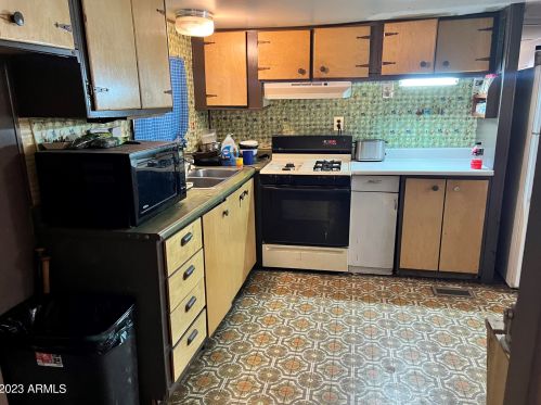 9017 Butternut Ave, Mesa, AZ 85208-1636