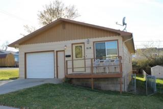 618 5th St, Minot, ND 58701-4335