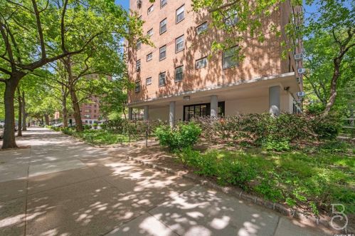 21-55 34th Ave, Long Island City NY  exterior