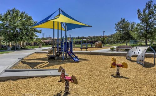 28474 Camino Del Arte Dr, Santa Clarita CA  91354-3094 exterior
