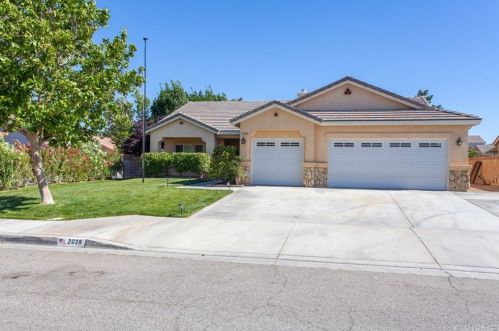 2028 Kalliope Ave, Lancaster CA 93536-4624 exterior