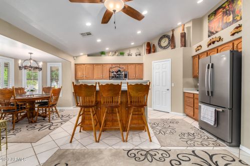 18328 Sunnybrook Ln, Gilbert, AZ 85298-9213