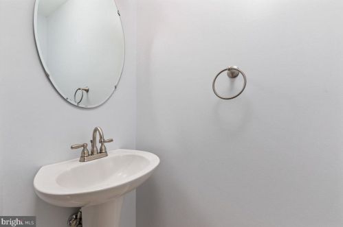 9078 Falcon Glen Ct, Bristow VA  20136-5739 exterior