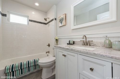 1805 Grant Ave, Seaford NY  11783-2318 exterior