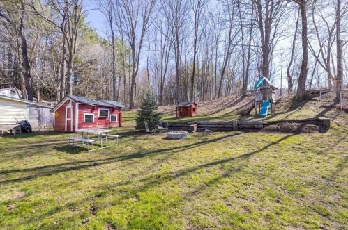 17 Pleasant St, Montgomery MA 01085-3719 exterior