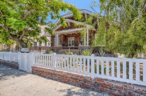 1048 Magnolia Ave, Long Beach, CA 90813-2912