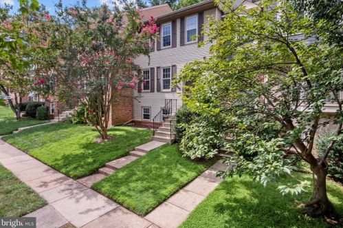 7869 Painted Daisy Dr, Springfield, VA 22152-3851
