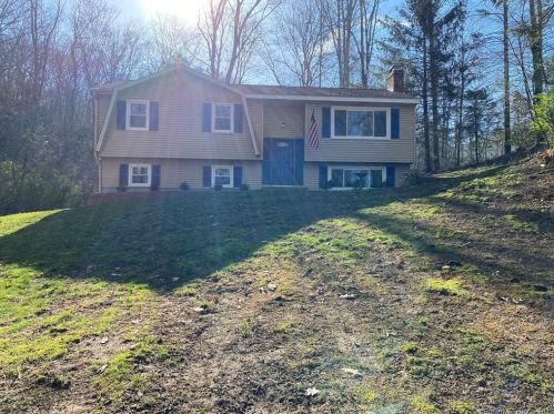 89 Lakeview Dr, Norwich, CT 06365-8713