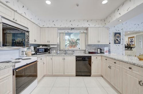 5215 Estates Dr, Delray Beach FL  33445-4385 exterior