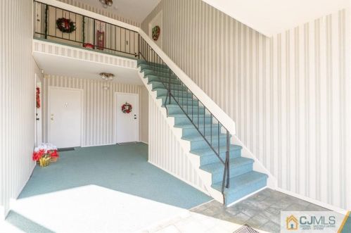 109 Sharon Garden Ct, Woodbridge NJ  07095-4308 exterior