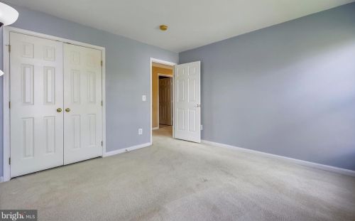 39 Houser Dr, Lovettsville VA  20180-8631 exterior