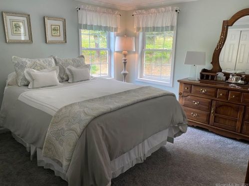 8 Cypress Rd, Uncasville CT  06382-1420 exterior