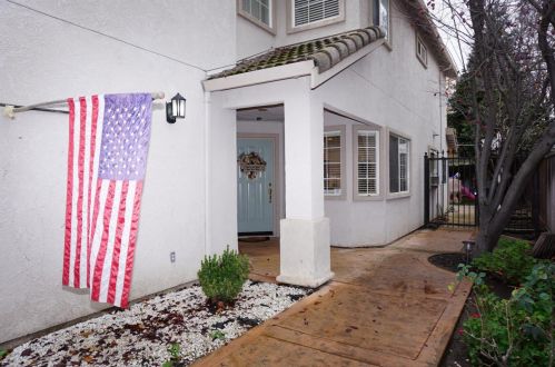 9335 Lariat Dr, Gilroy, CA 95020-8123