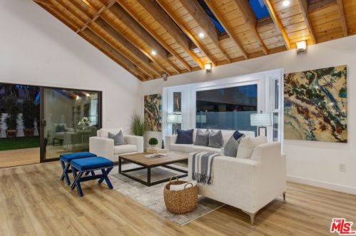 4951 Cedros Ave, Van Nuys CA  91403-1637 exterior