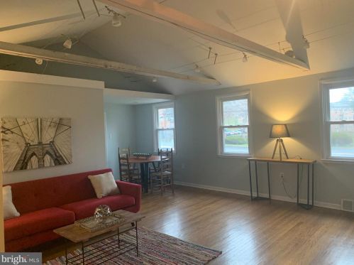 653 Gulph Rd, Norristown PA  19406-3704 exterior