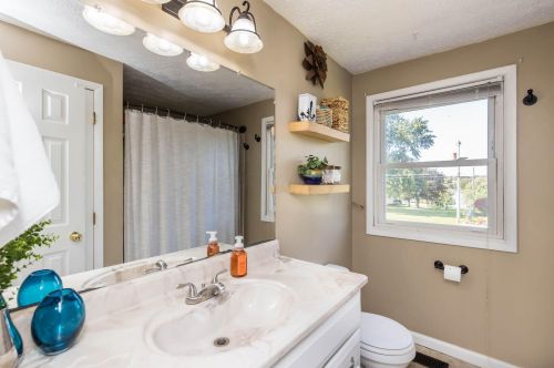 1239 Choctaw Dr, London OH  43140-8726 exterior