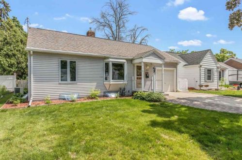1221 Marquette Ave, Green Bay, WI 54304-2419