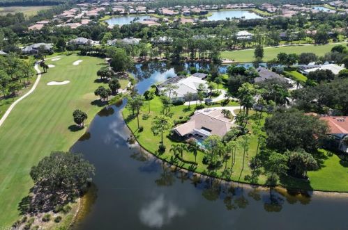 4588 Oak Leaf Dr, Naples, FL 34119-8522