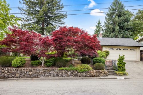 2037 Woodside Dr, Santa Rosa, CA 95404-2240