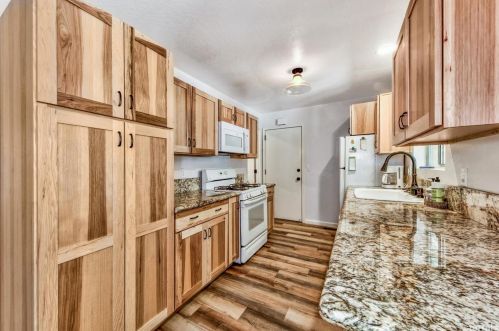 1497 Crystal Air Dr, South Lake Tahoe, CA 96150-4986