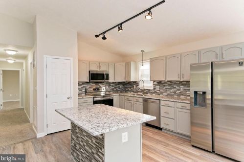 110 Lookout Point Way, Linden, VA 22642-7202