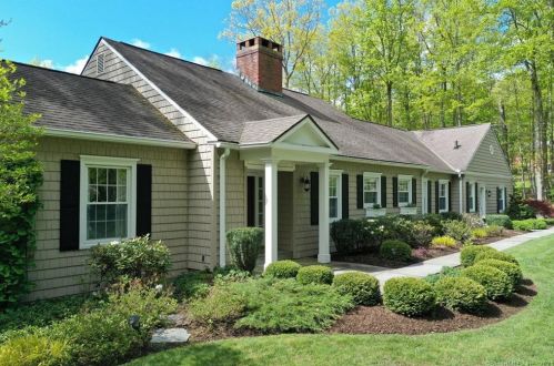 25 Kenmore Rd, Bloomfield, CT 06002-2135