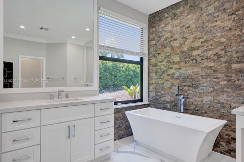 3821 185th Ave, Hollywood FL  33029-2712 exterior