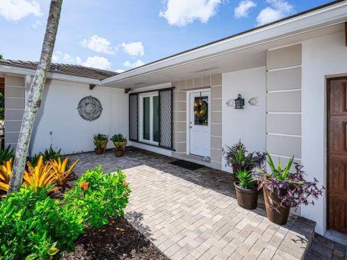 1295 Bluebird Ave, Marco Island, FL 34145-2811