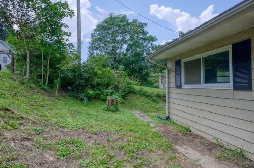 245 Margaret Ave, Evans City, PA 16033-8721