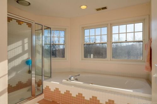 80 Olander Ln, Middletown CT 06457-1574 exterior