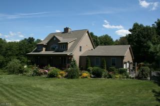 420 Buckhorn Dr, Belvidere, NJ 07823-2707