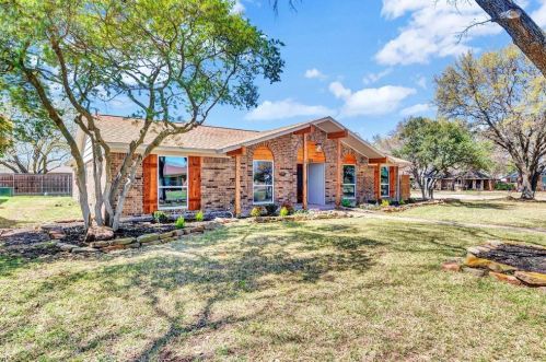 702 Carleton Dr, Richardson TX  75081-5905 exterior