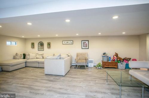 808 Maple Ave, Limerick PA  19468-2987 exterior