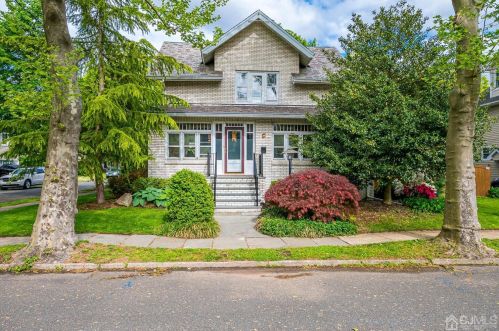 40 Peltier Ave, Metuchen, NJ 08840-2510