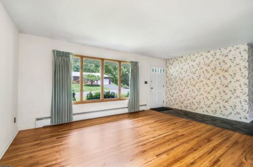 82 Lee Dr, Paterson NJ  07508-3038 exterior