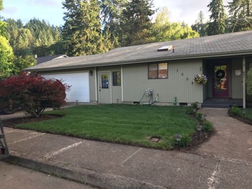 1002 Madison St, Silverton, OR 97381-2406